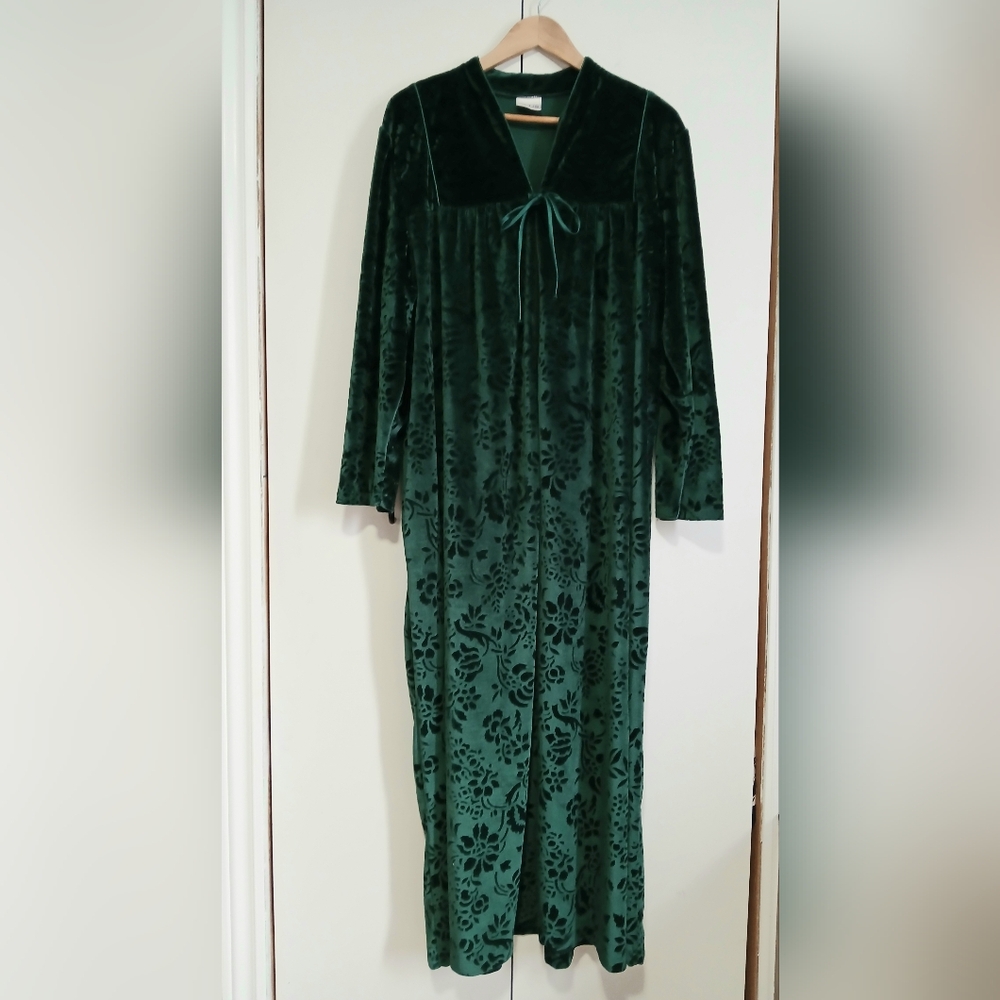 Vintage Flocked Velvet Floral Housecoat Gothic Whimsigoth Gown
